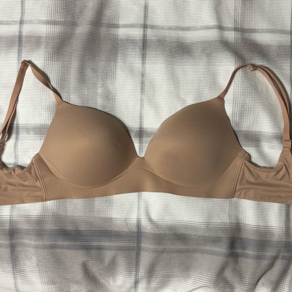 Victoria’s Secret Incredible padded no wire bra